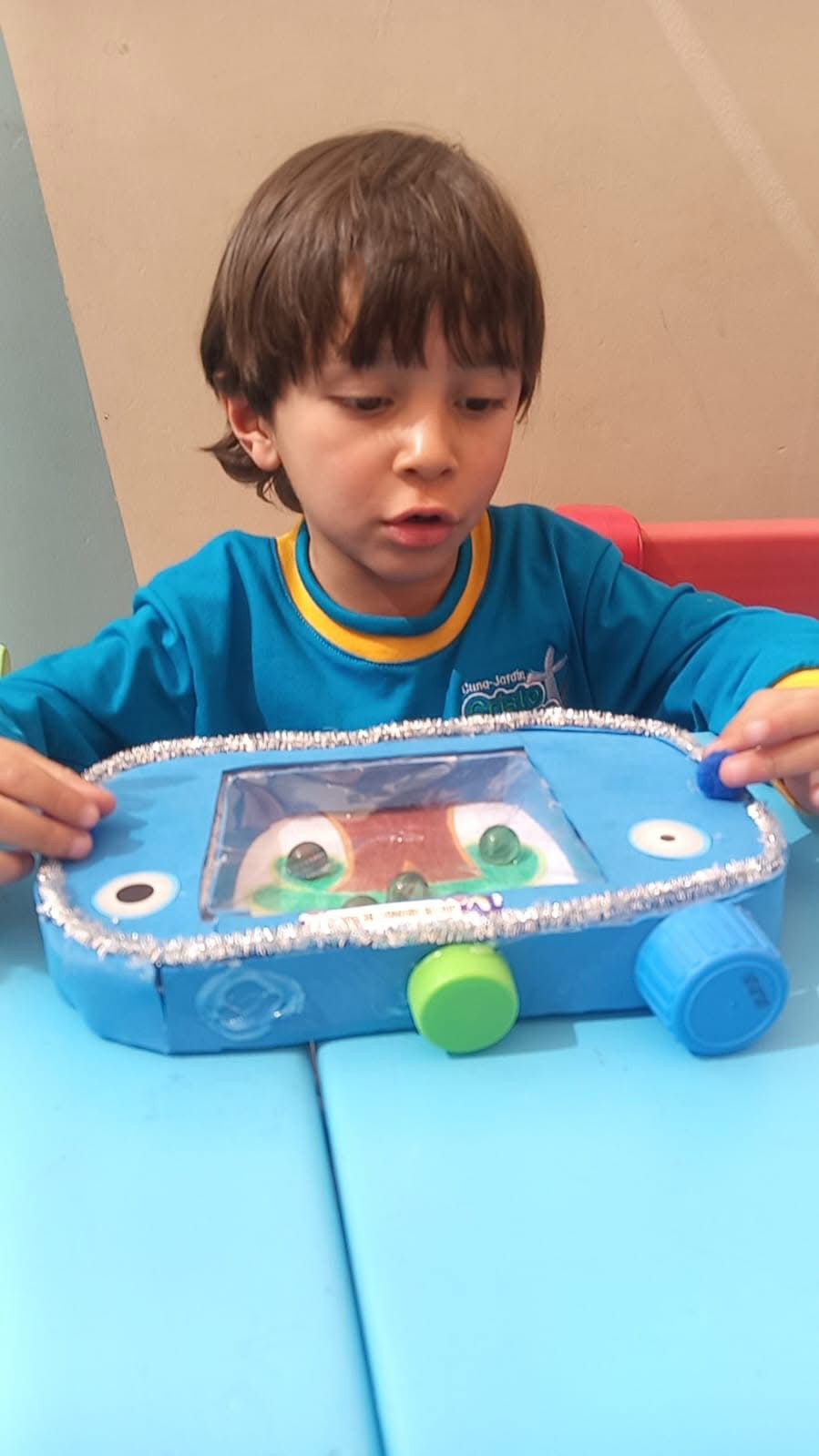 Niños pintando y creando en Cuna Jardín Cristo Blanco