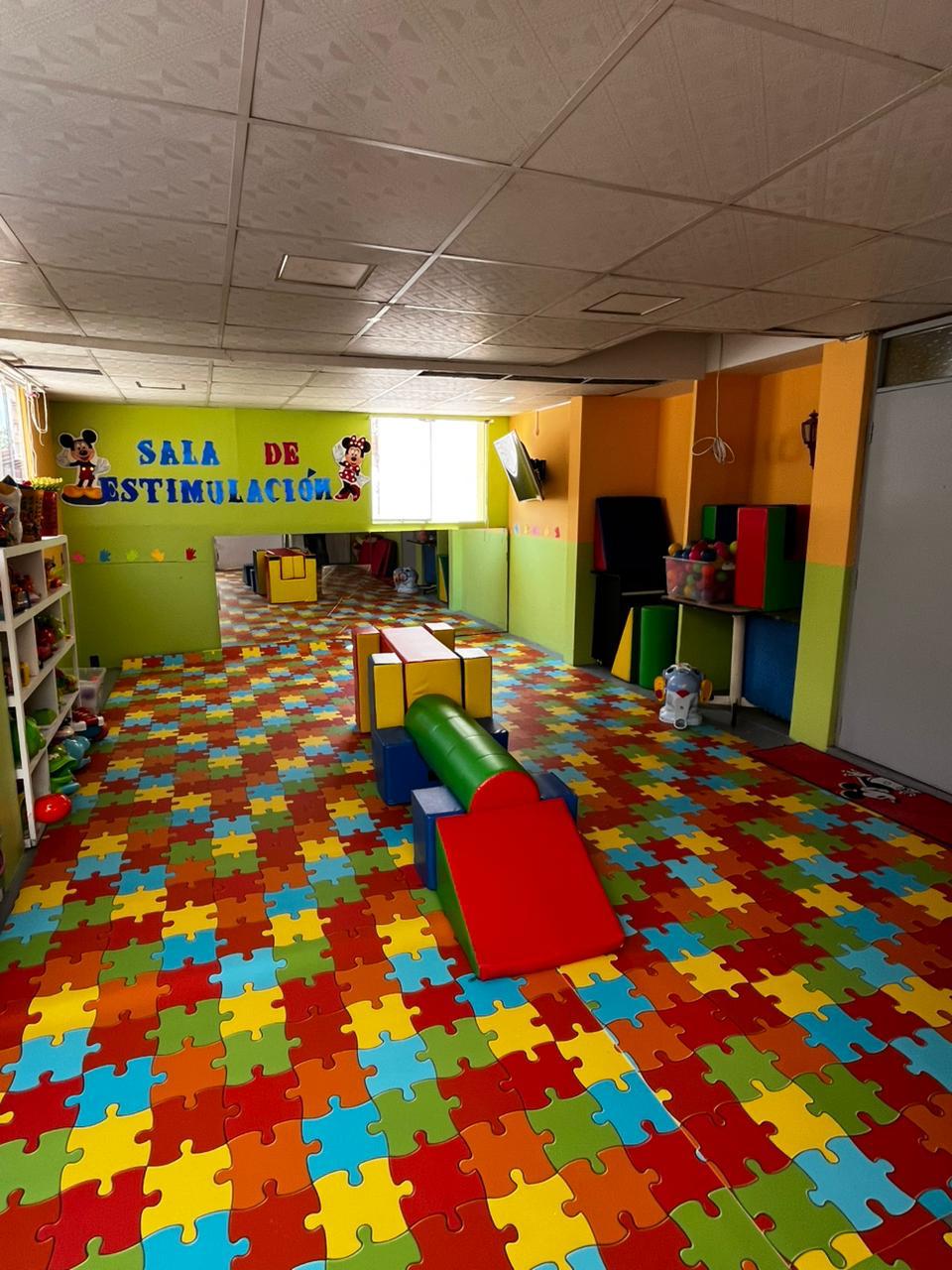 Sala de estimulación temprana en Cuna Jardín Cristo Blanco, Arequipa